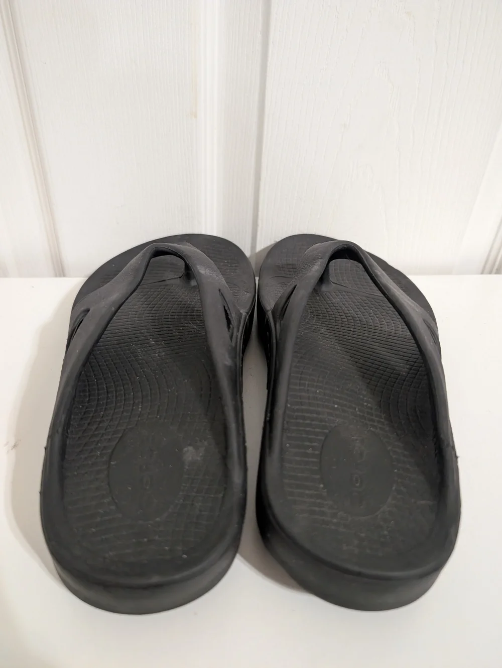 OOFOS Ooriginal Thong Flip Flop Sandals Black Unisex Mens Size 6 Womens 8